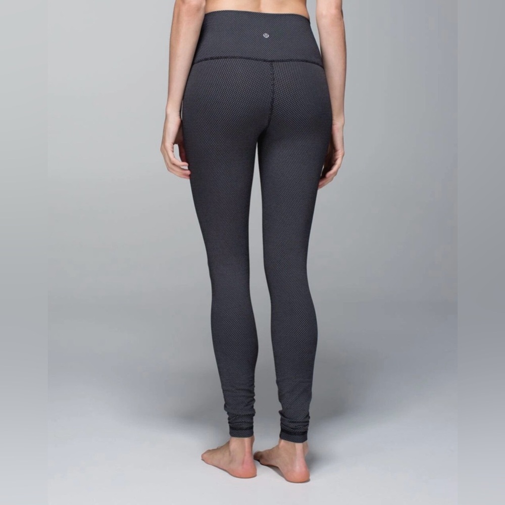 LULULEMON Wunder Under Leggings Roll Down Waist Diamond Dot Black White Size 8 - Picture 2 of 11